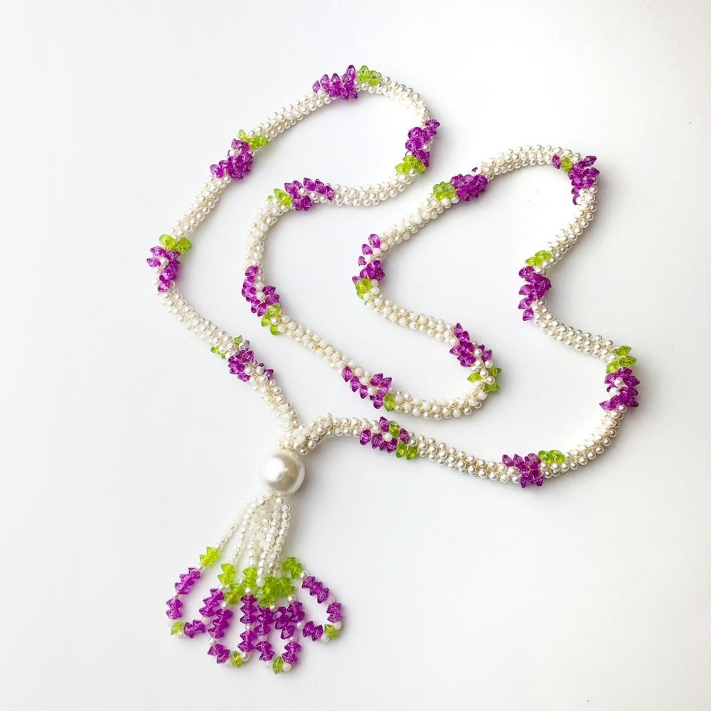 Retro faux pearl beaded necklace with grape design and tassel - Picture 2 of 3
